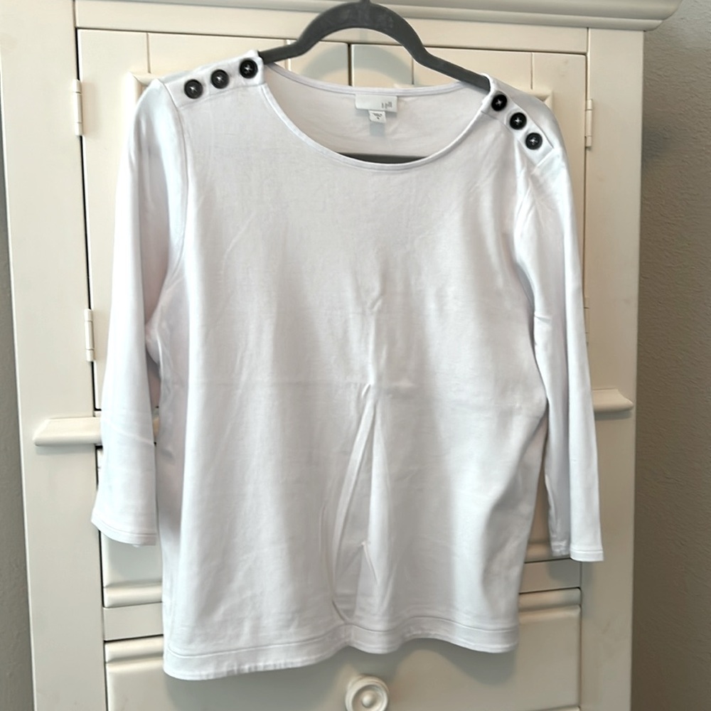 JJill Size M White 3/4 Length Sleeve Top With Buttons on the Shoulder